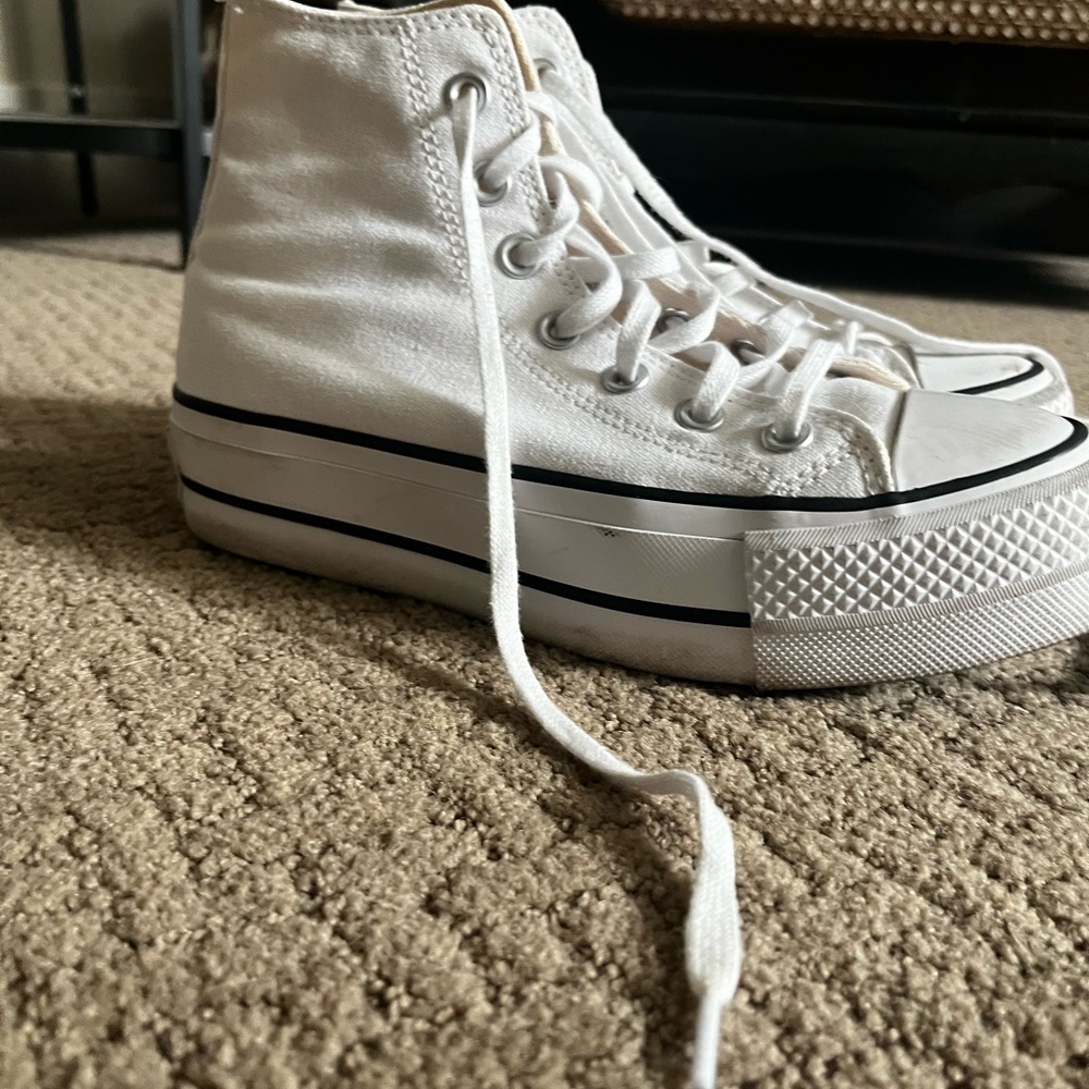 Platform converse lightly worn
